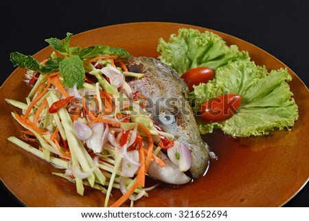 bolied head fish salmon spicy salad
