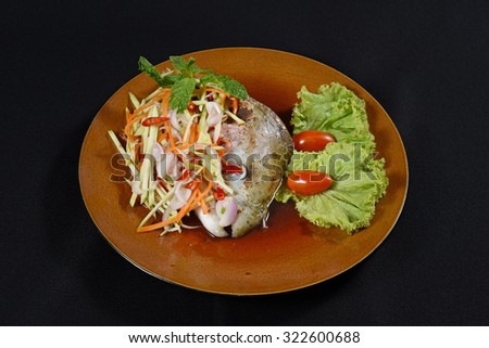 bolied head fish salmon spicy salad