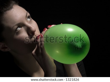 beauty blower puff a green balloon