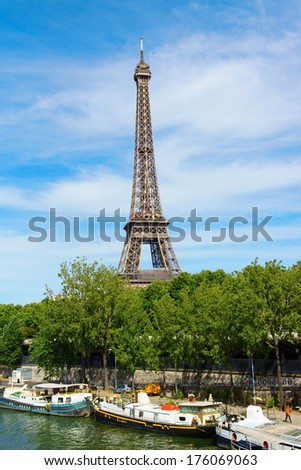PARIS, FRANCE - AUGUST 17: the Eiffel Tower (Tour Eiffel) on August 17, 2013 in Paris, France. Some tour boats called \