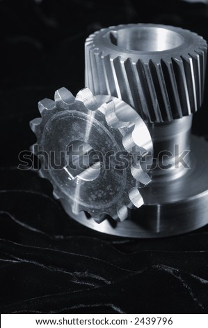 gear-shaft with gear wheel against velvet