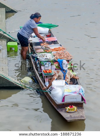 AMPAWA SAMUTSONGKRAM,THAILAND - April 19, 2014: Most famous floating market in Thailand have variety of Thai Traditional Food