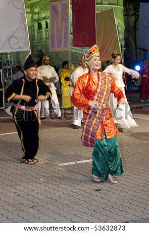 KUALA LUMPUR, MALAYSIA - MAY 21 : Malaysian performing a tradisional dance during the rehearsal of Colours of Malaysia Festival May 21, 2010 in Kuala Lumpur Malaysia.