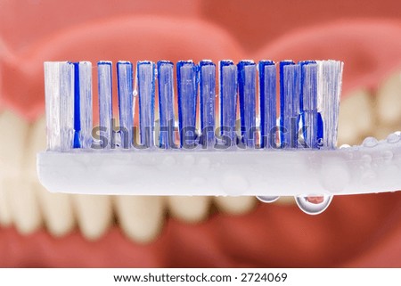 Dental casting and toothbrush with water drops