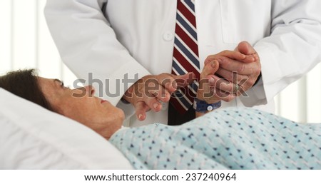 Doctor holding patient\'s hand and comforting her