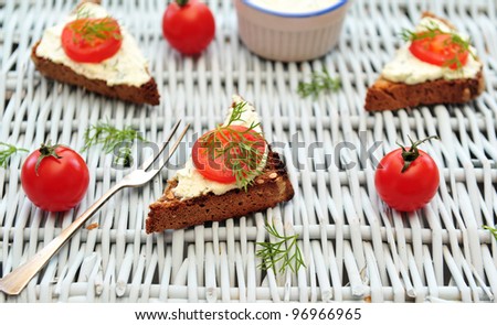 Cherry tomato bruschetta with seeds bread