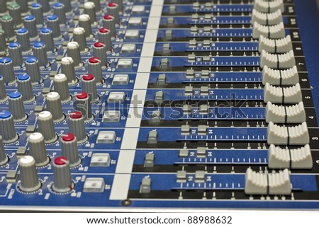 Amplifier sound mixer control device