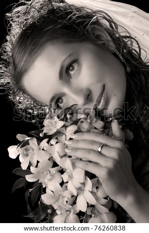 black and white portrait of a bride with a bouquet of flowers
