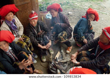 SAPA, VIETNAM - AUG 29: Unidentified women from the Red Dao Ethnic Minority People siting around in their home on August 29,2011 in Sapa, Vietnam. Red Dao are the 9th largest ethnic group in Vietnam
