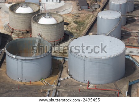 Oil, gasoline and gas storage at the refinery