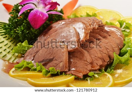 Sliced braised beef shank Served with lemon and  flower