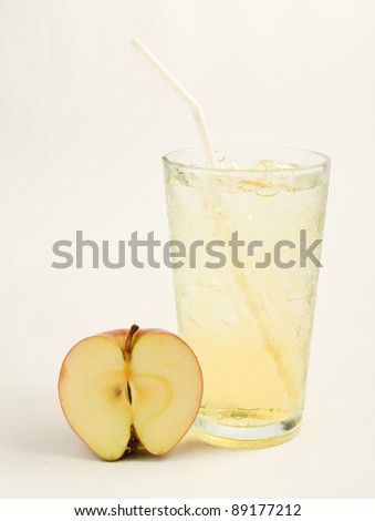 Apple juice Icy and sliced apple