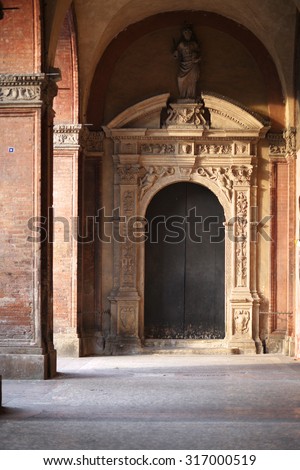 Renaissance architecture; colonnade and decorated doors