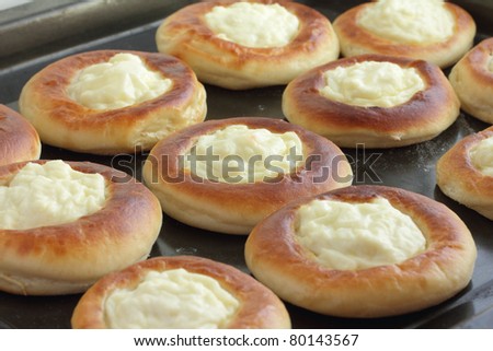 ?uns with cottage cheese on a pan