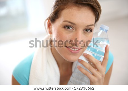 Portrait of fitness woman drinking water