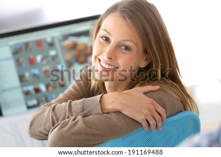 Cheerful business girl in front of desktop computer