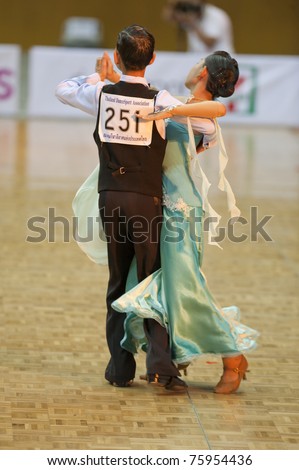BANGKOK - APR 24 : Unidentified  couple dance during TDSA/IDSF Open (Standard & Latin) Dance Sport Championship 2011 on April 24, 2011 in Bangkok, Thailand.