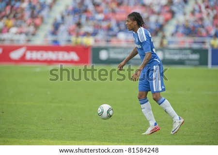 BANGKOK - JULY 24 : P.Aanholt (L) in action during Coke Super Cup : Chelsea  Asia Tour 2011 (Thailand),  between Chelsea vs Thail  All-Star on July 24, 2011 in Rajamangla Stadium,Bangkok, Thailand.