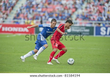 BANGKOK - JULY 24 : F.Lampard (L) in action during Coke Super Cup : Chelsea  Asia Tour 2011 (Thailand),  between Chelsea vs Thail  All-Star on July 24, 2011 in Rajamangla Stadium,Bangkok, Thailand.