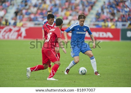 BANGKOK - JULY 24 : F.Torres (B) in action during Coke Super Cup : Chelsea  Asia Tour 2011 (Thailand),  between Chelsea vs Thail  All-Star on July 24, 2011 in Rajamangla Stadium, Bangkok, Thailand.