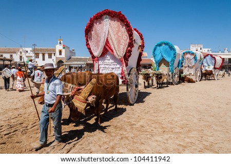 EL ROCIO, SPAIN-MAY 26: A group of decorated covered wagons during the romerÃ?Â­a on May 26, 2012 in El Rocio.
