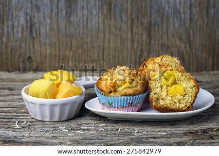 Mango Muffin with Mango slices