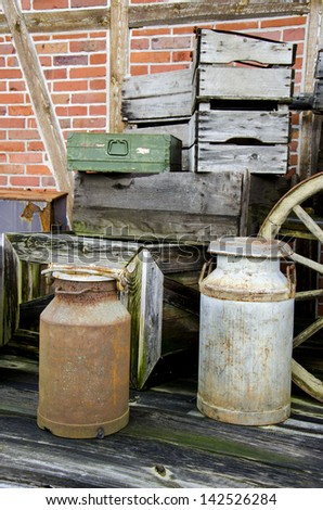 Arrangement of old stuff -  Metal milk barrel, wooden boxes, fruit cases and other old stuff - Vintage / Arrangement of old stuff