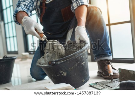 Construction technicians working with cement paving, cement mix with the trowel at the side work, Construction side work Foto stock © 