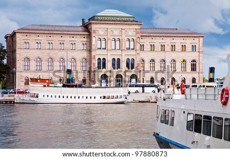 Similar – Foto Bild Stockholm, Schweden. Das Nationalmuseum der Schönen Künste ist die Nationalgalerie Schwedens und befindet sich auf der Halbinsel Blasieholmen. Touristische Vergnügungsboote schwimmen in der Nähe des Nationalmuseums im Sommer Abend Nacht