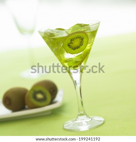 cocktail, soft drink with alcohol and / or fruit juice mixed in it,