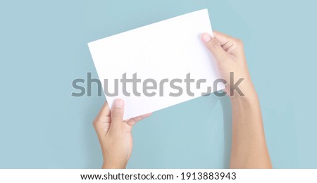 Hands holding paper blank for a letter paper 商業照片 © 