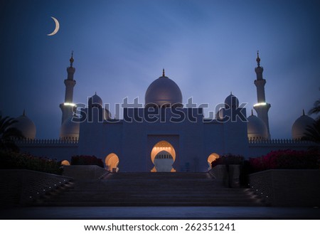 Sheik Zayed Mosque at Abu Dhabi, UAE, with the moon in the back ground.