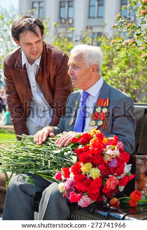 MOSCOW, RUSSIA - MAY 9: World War II veteran with bouquets of flowers. May 9, 2013 in Moscow, Russia