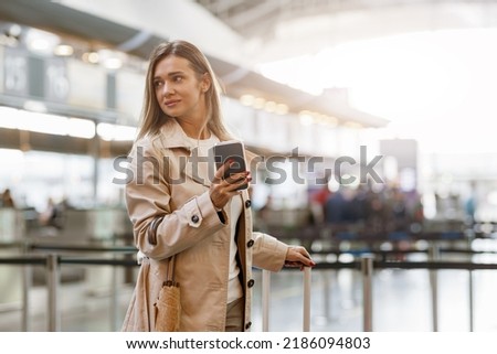 Similar – Foto Bild Frau am Flughafen, die auf die Fluginformationstafel schaut.