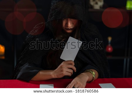 Female fortune teller read tarot cards to predict fortune. Stock foto © 