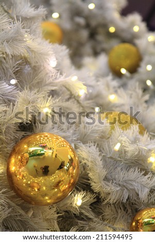 white and gold christmas tree background