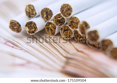 Heap of cigarettes on Serbian thousand dinars bills
