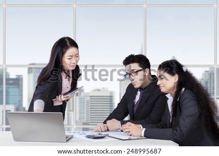 Portrait of young chinese businesswoman lead a business meeting in the office