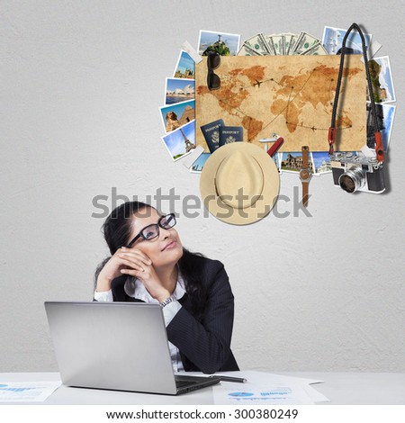 Portrait of caucasian businesswoman with laptop on desk, dreaming about vacation on the famous place in the world