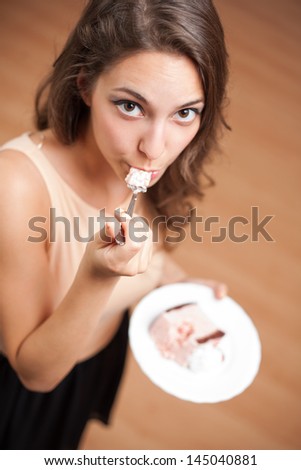 Attrarctive young brunette woman having appetizing fresh cake.