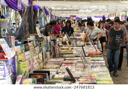 CHIANG MAI, THAILAND - JANUARY 23 : CHIANG MAI UNIVERSITY Book Fair (CMU.) Students and the public attention on the purchase price has been held annually on January 23 , 2015 in Chiang Mai,Thailand.