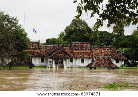 CHIANG MAI THAILAND - SEPTEMBER 28 : Flooding the Chiangmai city.The monuments are flood Kawila God on September 28,2011 in Chiangmai Thailand