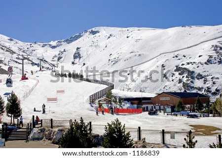 Similar – Foto Bild Skigebiet der Sierra Nevada im Winter, voller Schnee.