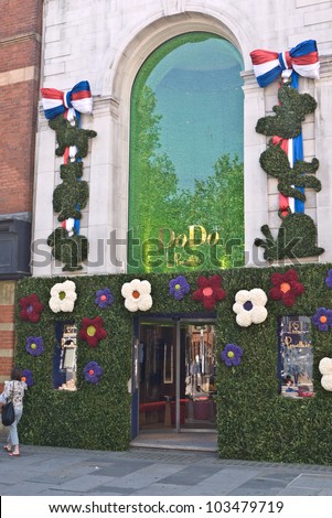 LONDON, UK-MAY 25: Dodo\'s shop in Sloane Square with a striking floral display for the Chelsea in Bloom competition which is judged by the Royal Horticultural Society. May 25, 2012 in London UK.