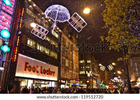 LONDON, UK-NOVEMBER 16: Shoppers are encouraged to London\'s West End to do their shopping, by the Christmas lights and department store\'s decorations along Oxford Street.November 16, 2012 in London UK