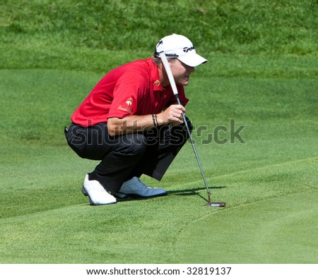 CROMWELL, CT - JUNE 28: Final Round of the Travelers Championship Golfer Scott Verplank lines up his putt on the 18th green at TPC River Highlands Golf Course on June 28, 2009 in Cromwell, CT.