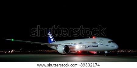 EL PASO, TEXAS – NOV. 18: A new Boeing 787 Dreamliner on a proving run from the factory in Seattle lands at El Paso International Airport on November 18, 2011 in El Paso, Texas.