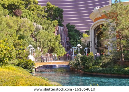 LAS VEGAS, NEVADA, USA - OCTOBER 20 : Park and Falls Hotel Wynn on October 20, 2013 in Las Vegas, Nevada.