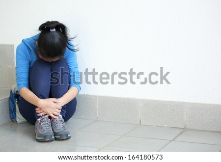 woman college student hide in the corner