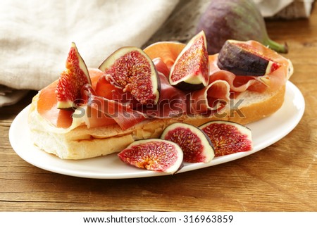 gourmet sandwich with smoked ham (Parma) and sweet figs